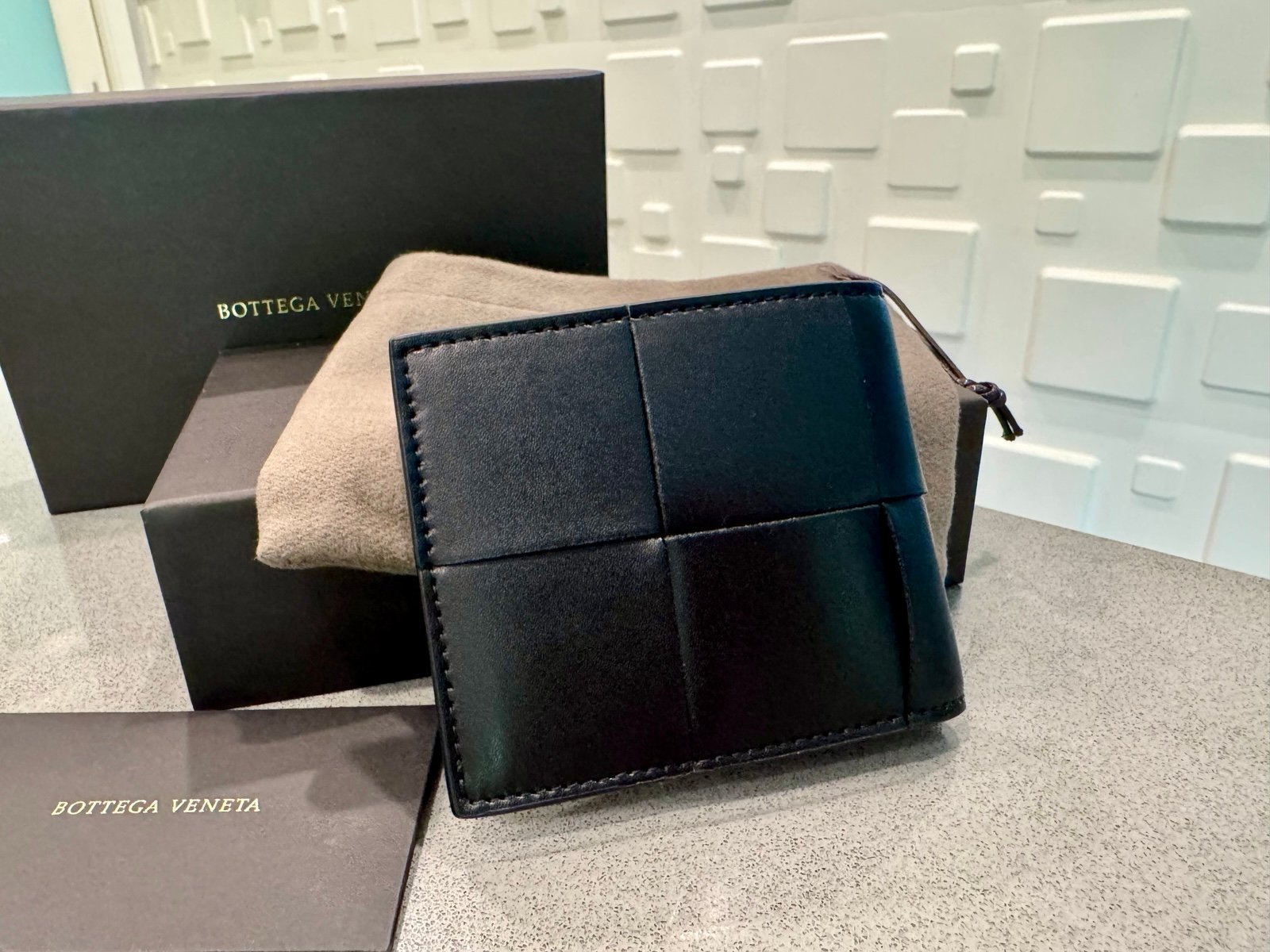 New 690 BOTTEGA VENETA Small cassette wallet Bifold wallet Black Leather Box