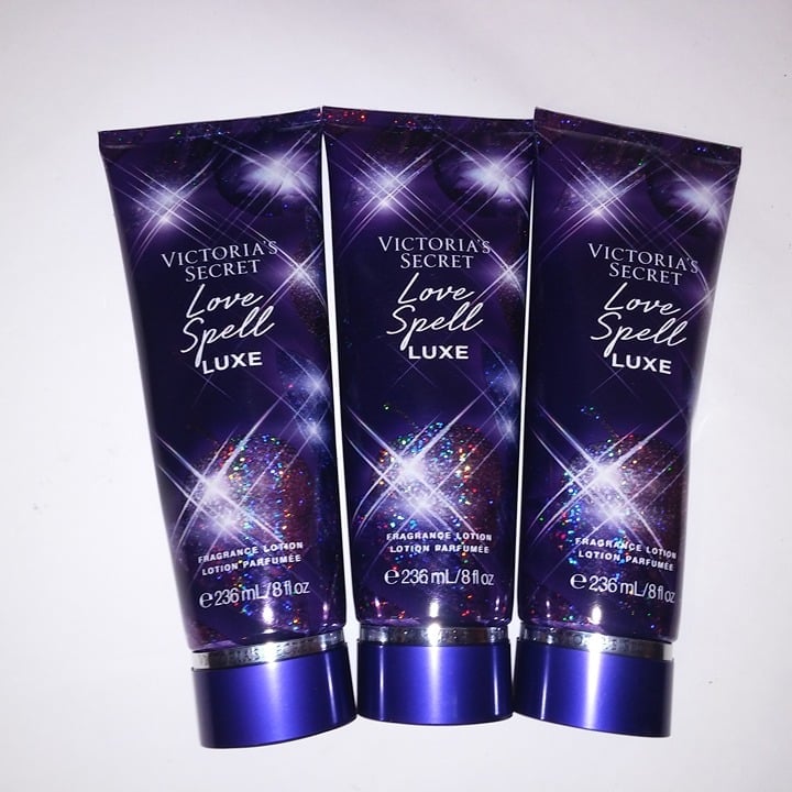 Victoria's Secret ポーチ付きGift set Sheer love Set of 3 Victoria Secret Fragrance Body Lotion Love Spell
