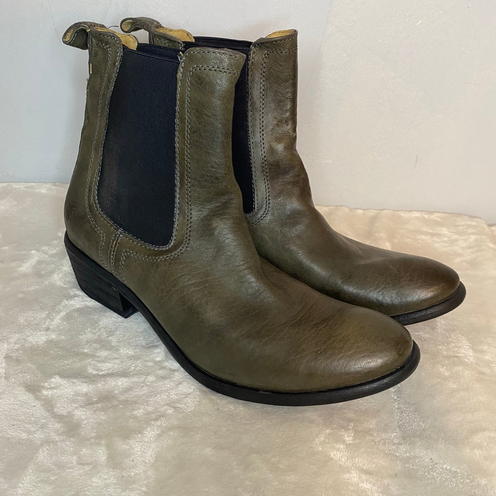 Frye Women’s Aged Green Leather Chelsea Boots Sz 8.5 B
