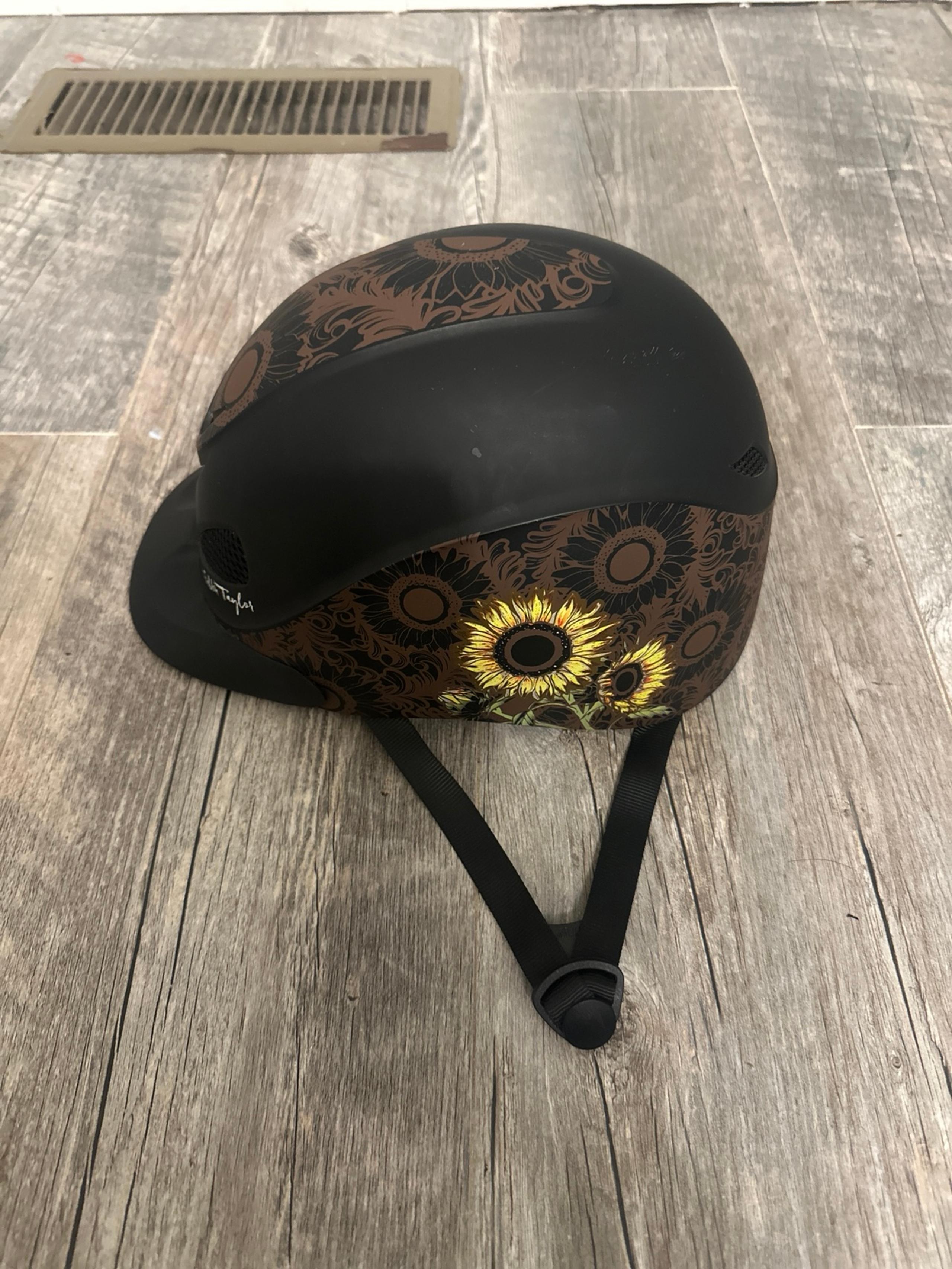 Riding helmet
