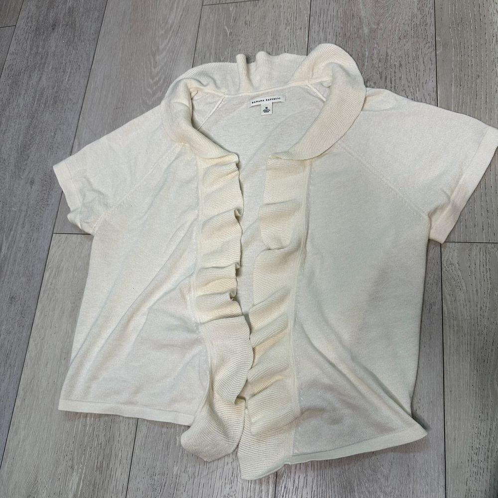 Banana republic extra fine merino wool cream and short sleeve sweater size m