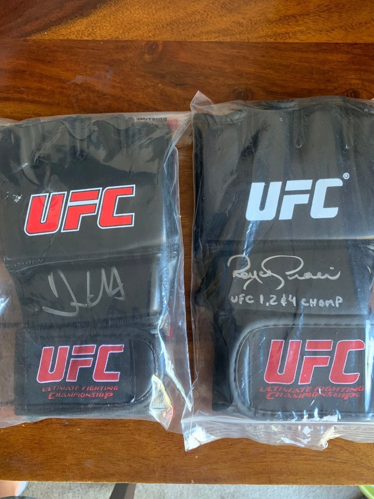 Ufc auto glove lot