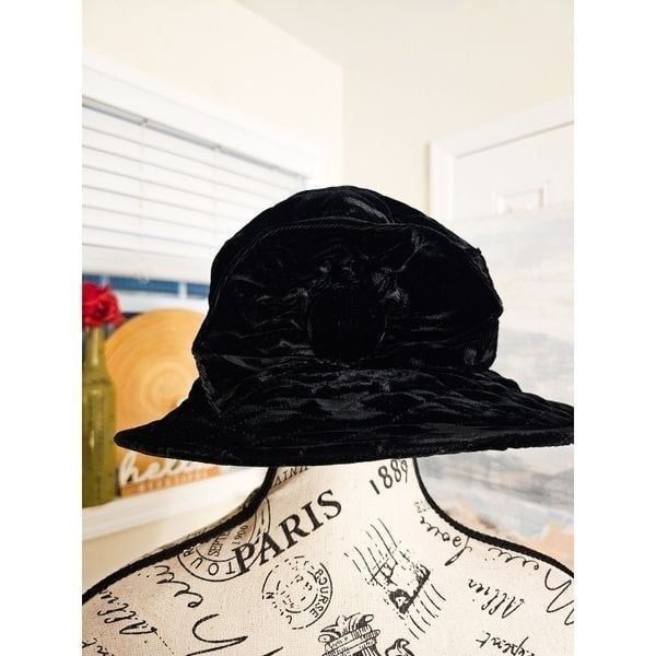 VTG Jass Design Diamond Stitch Accent Velvet Bucket Style Hat.