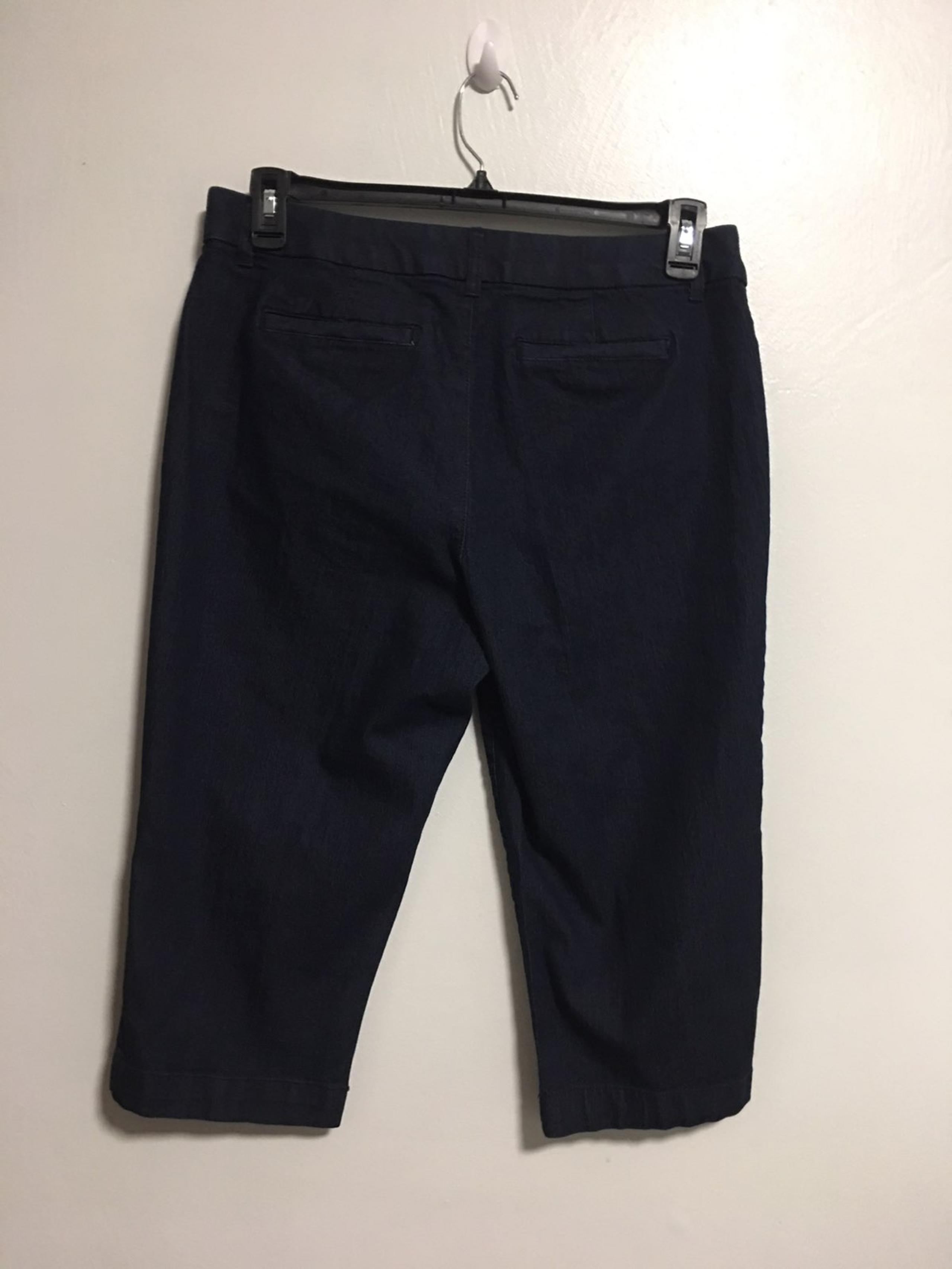 Pre owned St John bay blue capri