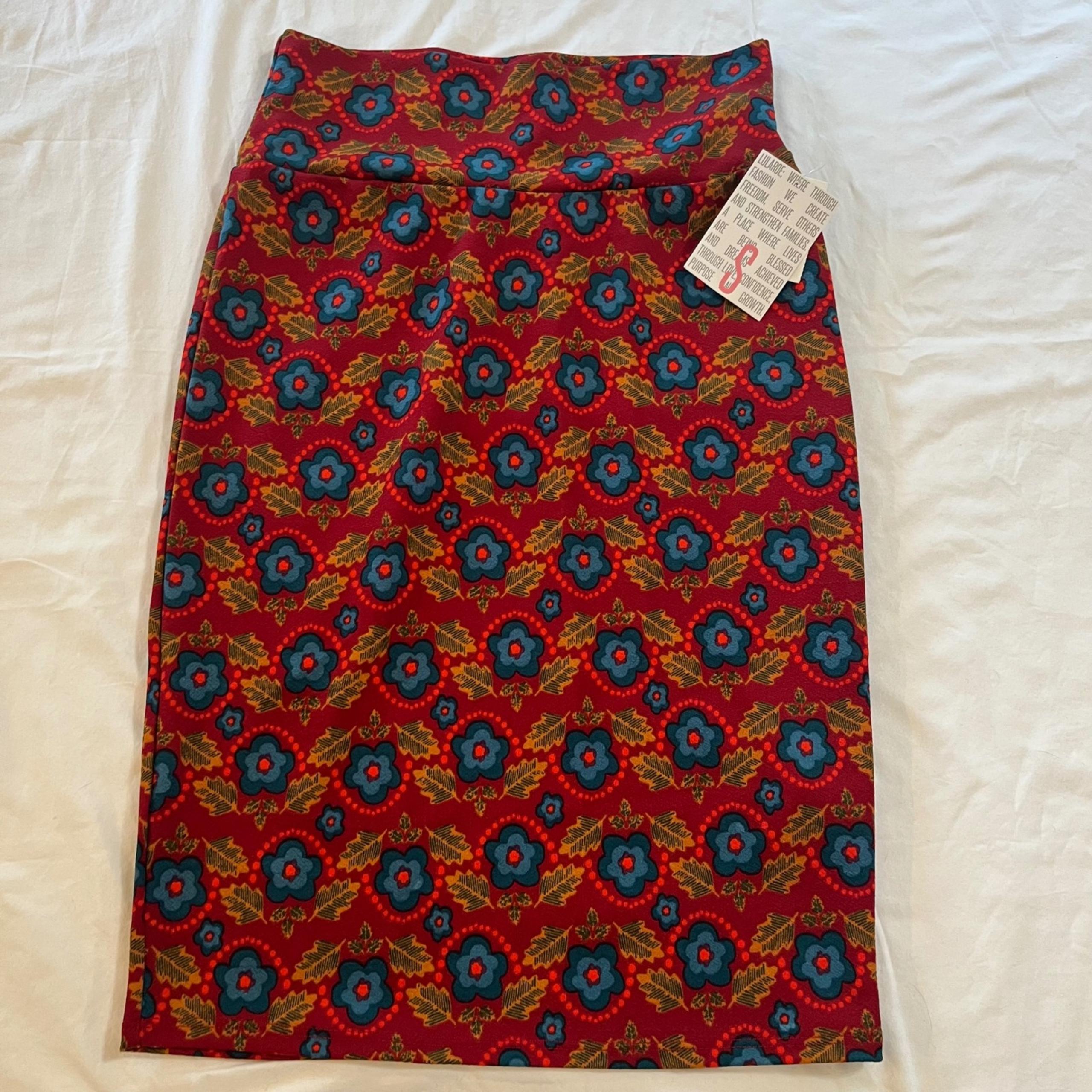 New LuLaRoe CASSIE Pencil Skirt Womens Small (Fits 6-8) Stretch Red Floral D4