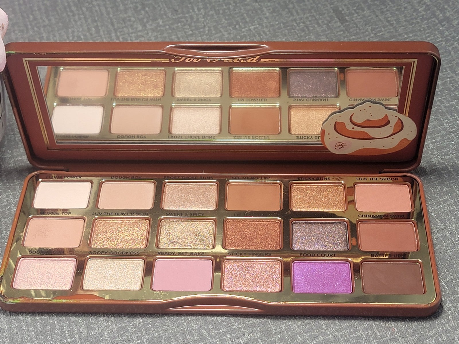 Too faced cinnamon swirl Palette