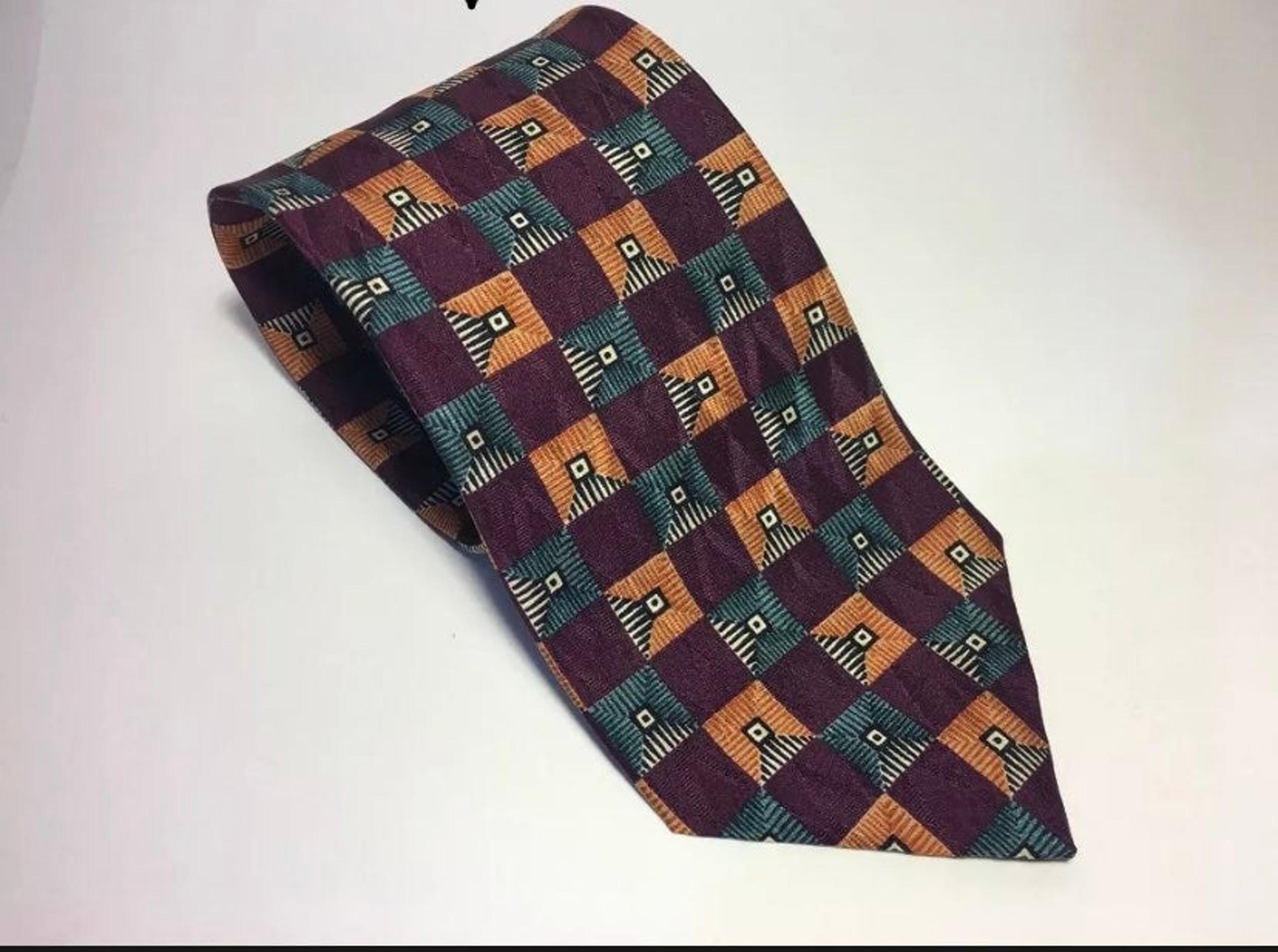 bill class geometric burgundy abstract