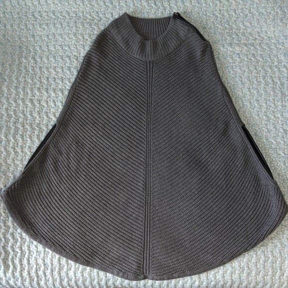NY&Co - Knit Poncho with Zipper Accent