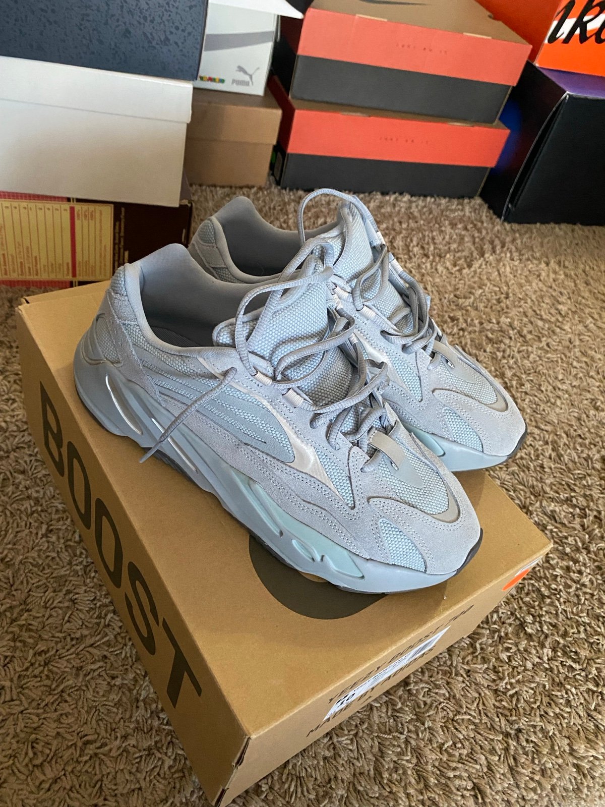 Yeezy 700 V2 Hospital Blue Sz 10