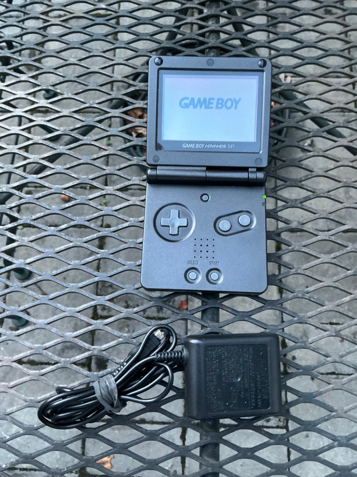 Game Boy Advance black onyx 001 with charger 8/10 nice