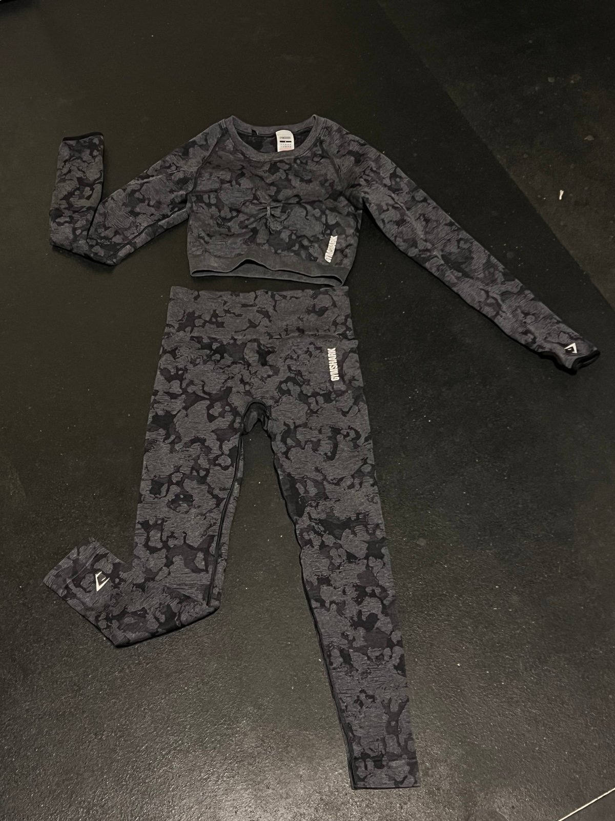 ADAPT CAMO SEAMLESS LONG SLEEVE CROP TOP and LEGGINGS