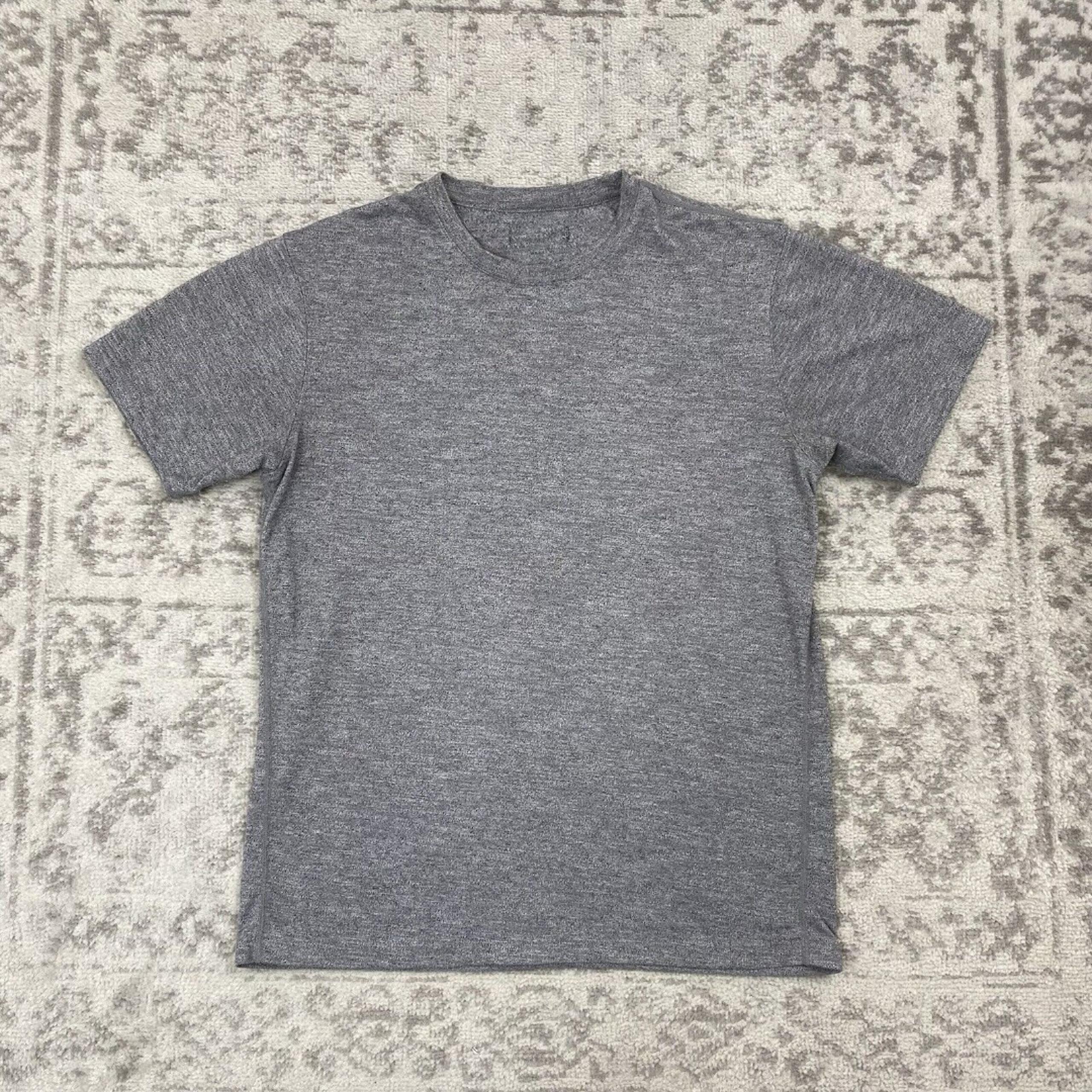 Fabletics Shirt Active Running Men’s Gray Short Sleeve Workout Tee Size Medium