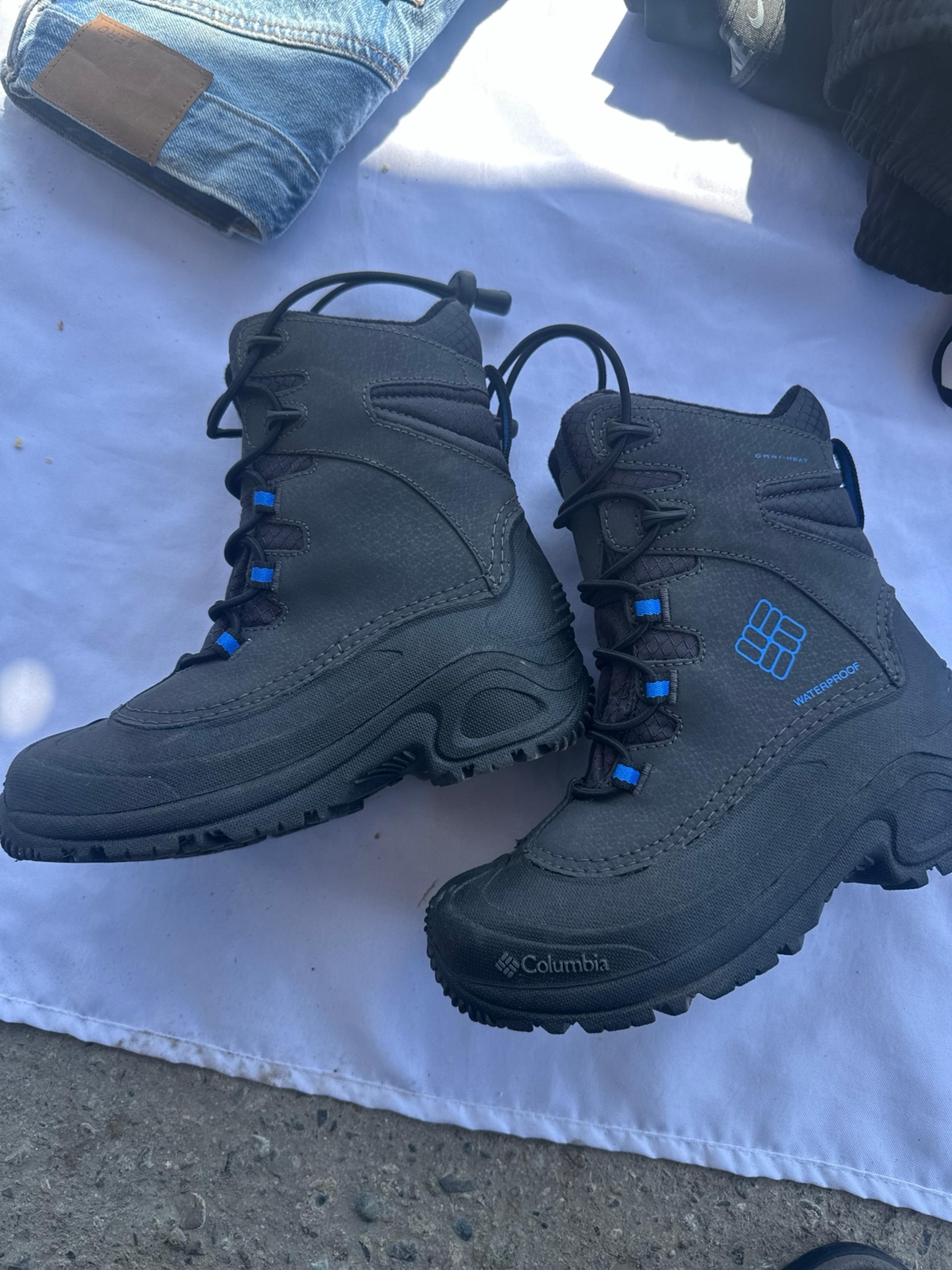 Columbia Bugaboot Plus IV Omni Heat Boot kid sSize US 2/ UK1