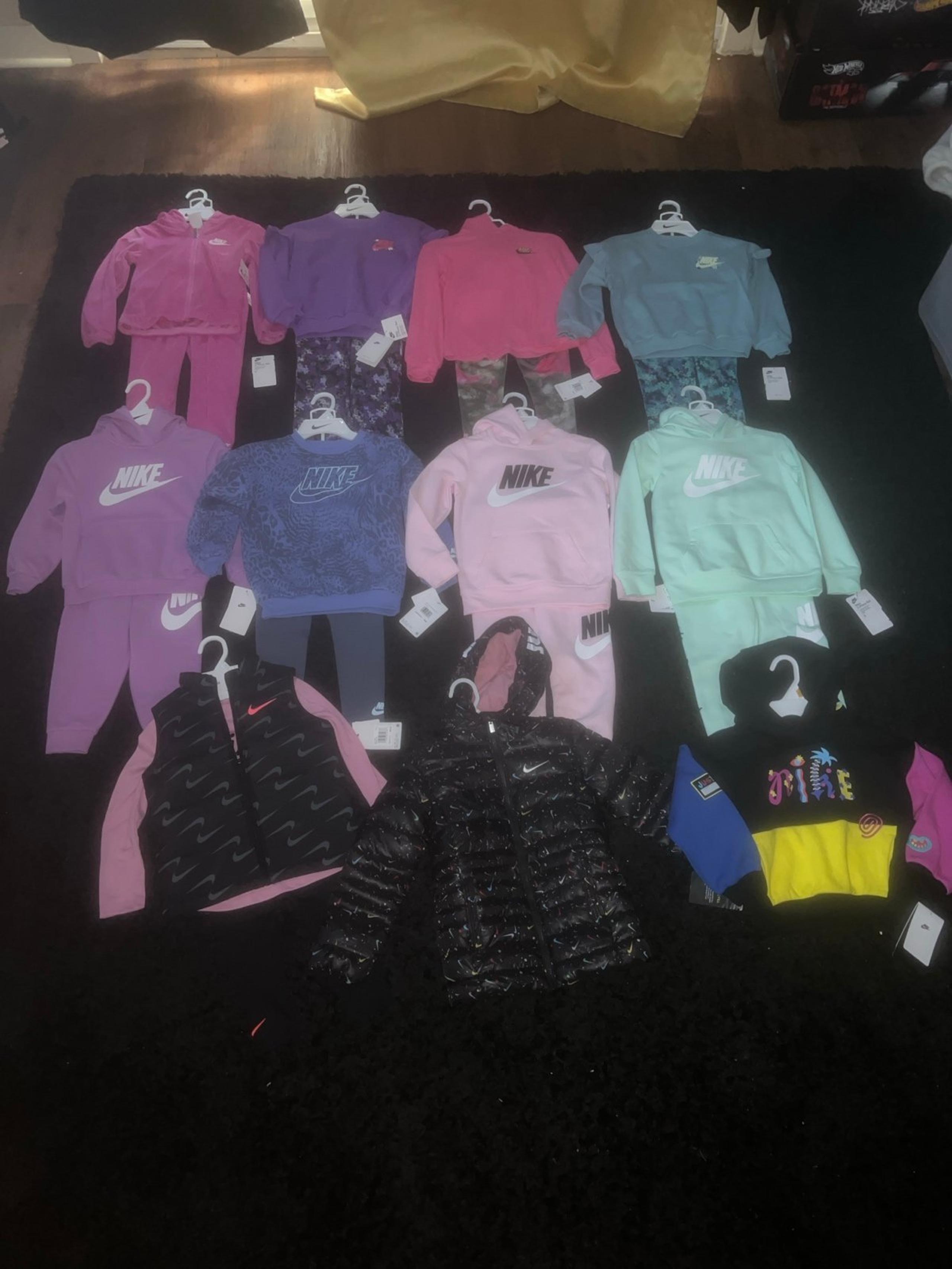 NWT Nike size 5