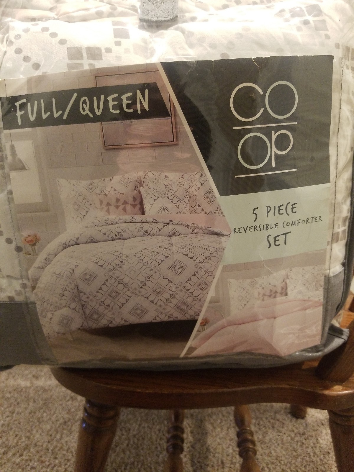 Full/Queen Comforter Set w/ decor pillows