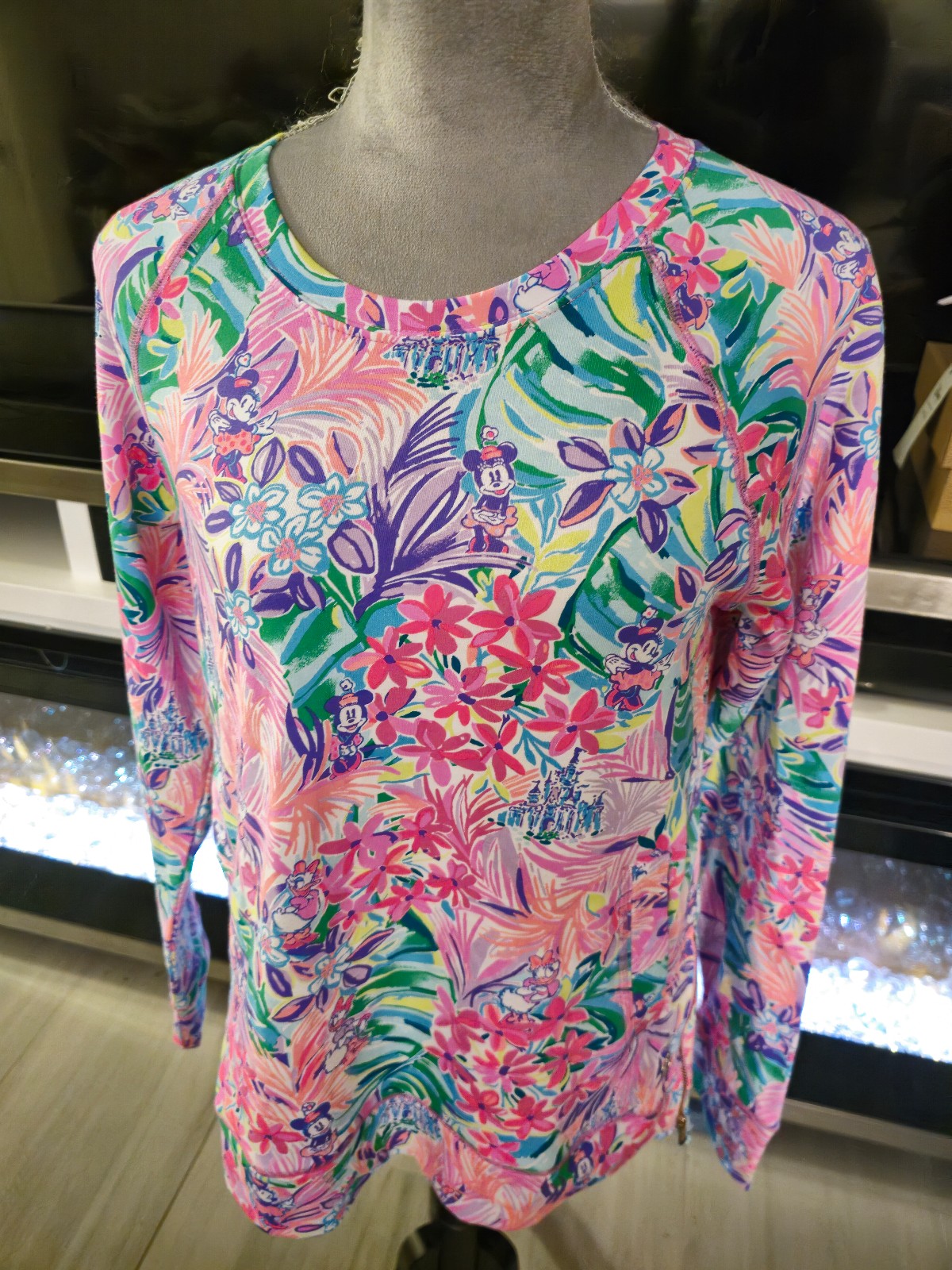 Lilly Pulitzer x Disney Minnie Mouse and Daisy Duck Beachcomber Pullover Dreamin