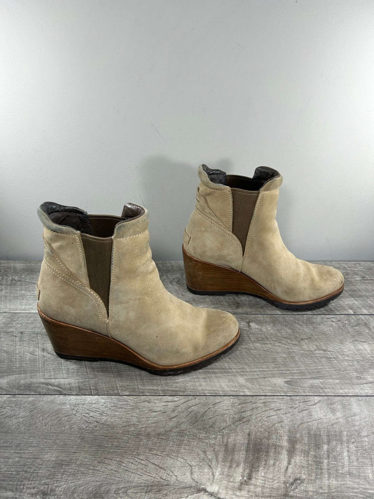 Sorel NL2587-214 Joan of Arctic Wedge Chelsea Women’s Brown Suede Boots 10.5