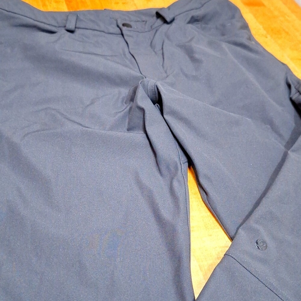 Lululemon Mens Dark Gray Performance Chino Pants Waist Sz 32 Inseam 30 Golf