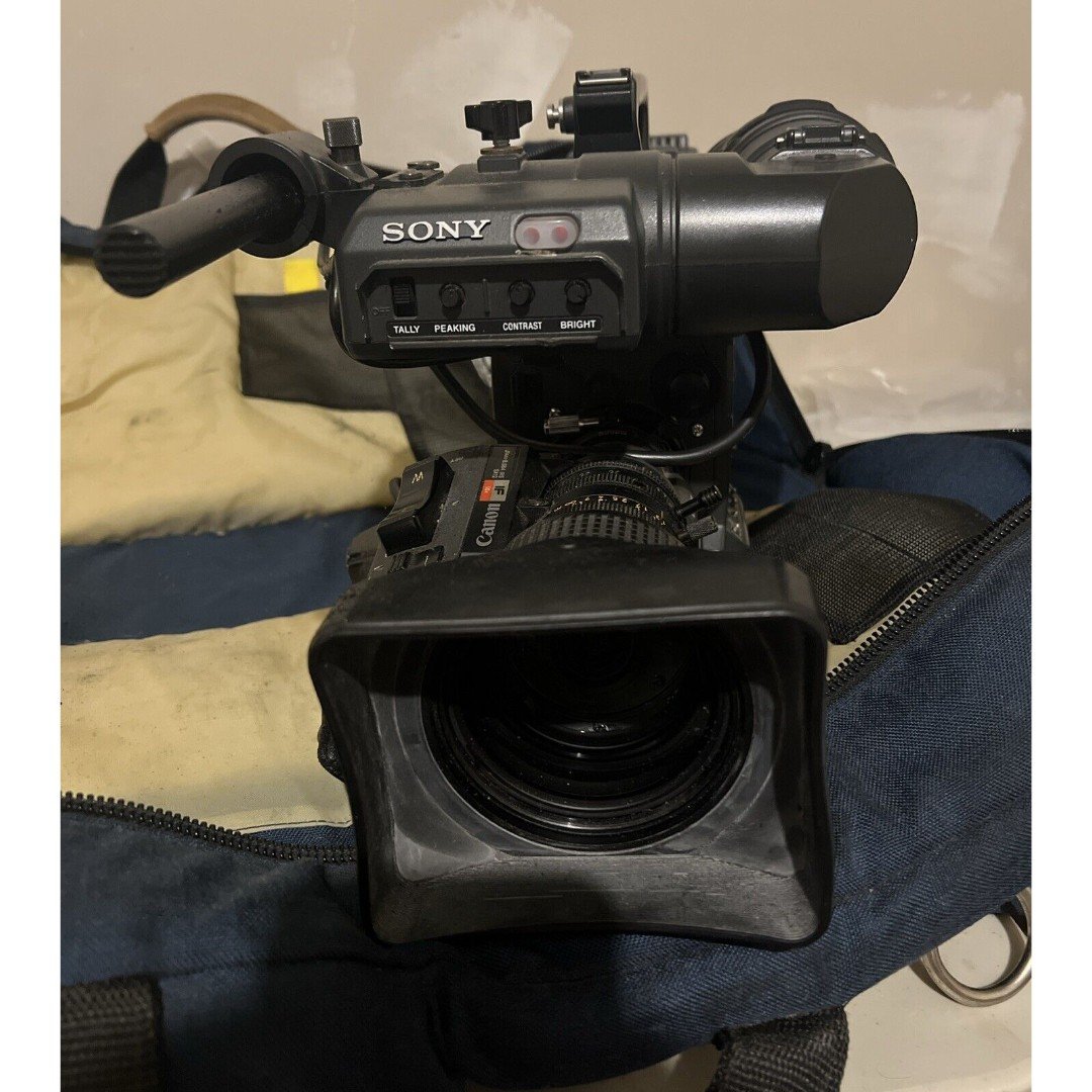 Sony DSR-1 DXC Color digital video recorder Canon Lens and Bag no accessories