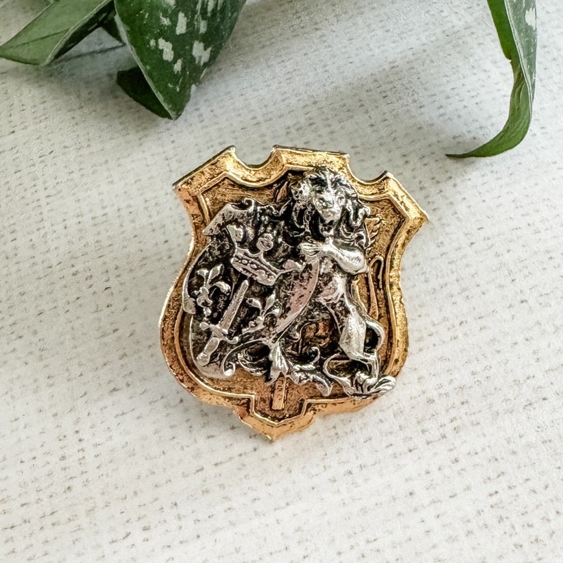 Vintage ART lion shield crest statement pinky ring gold silver xs size 3