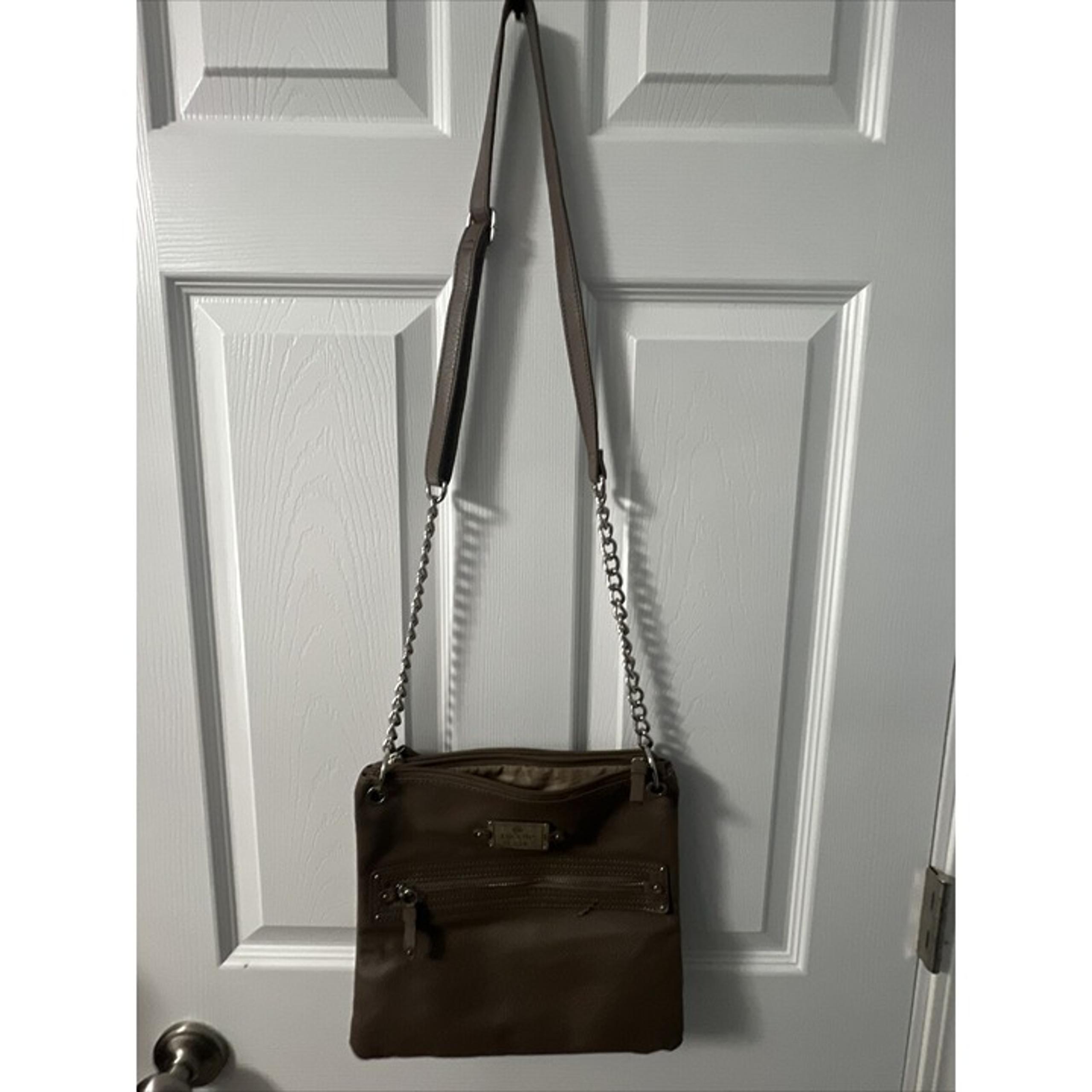 Nicole Miller Brown Crossbody Handbag Purse Zipper Faux Leather Travel. GR25