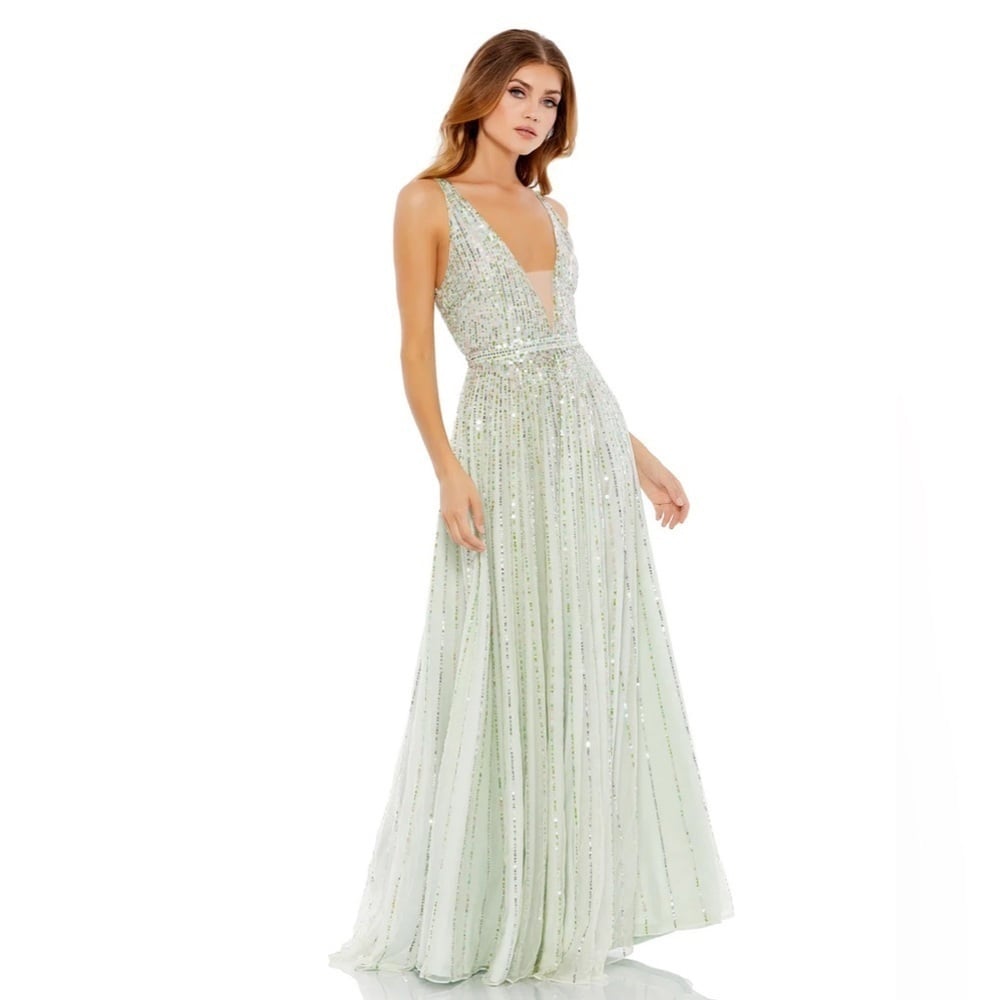 Size 8 Mac Duggal 10700 NWT SEQUIN PLUNGE NECK GOWN