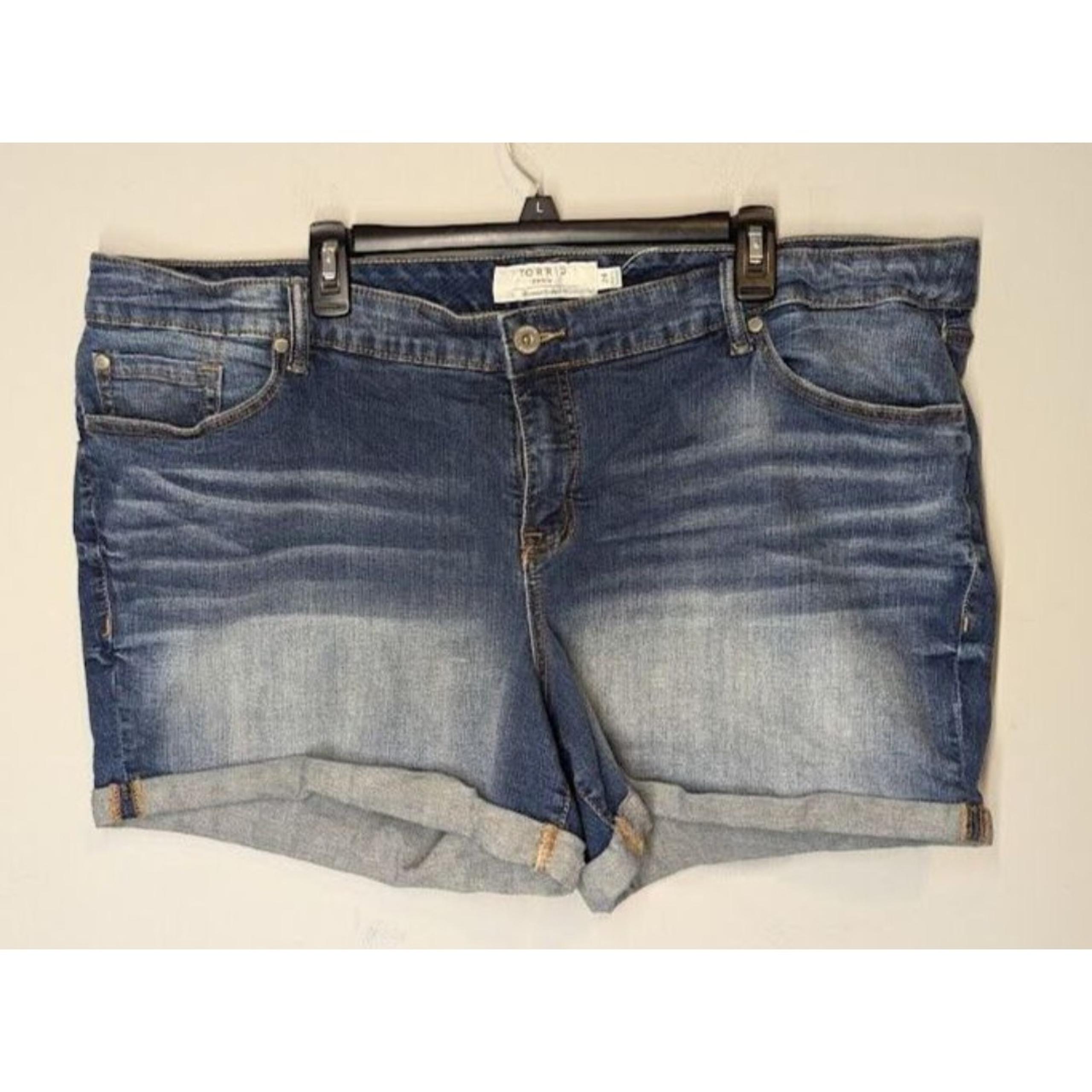 Torrid Denim Jean Shorts Women's Size 24 Medium Wash Cuffed Casual