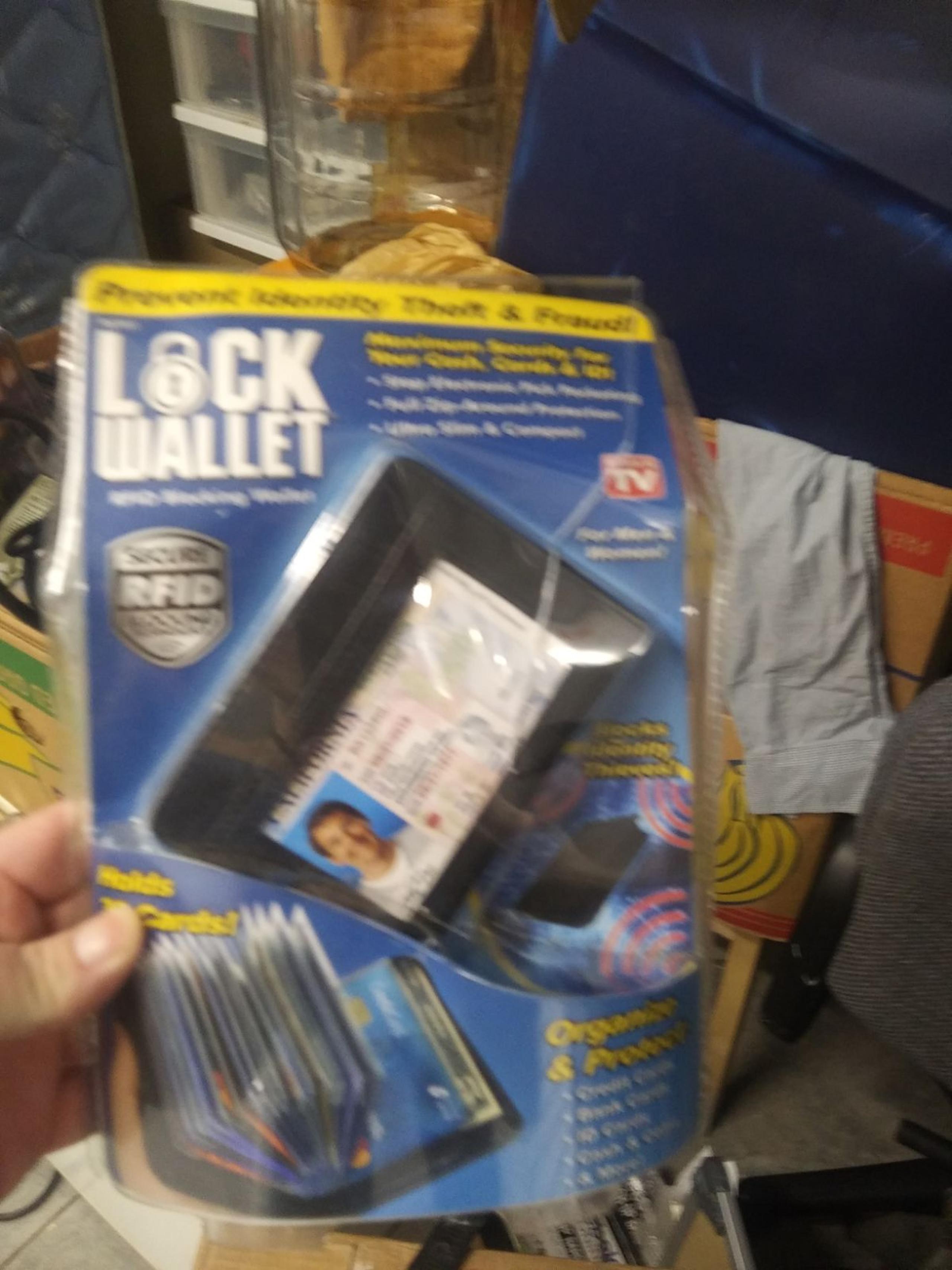 Rfid blocking wallet