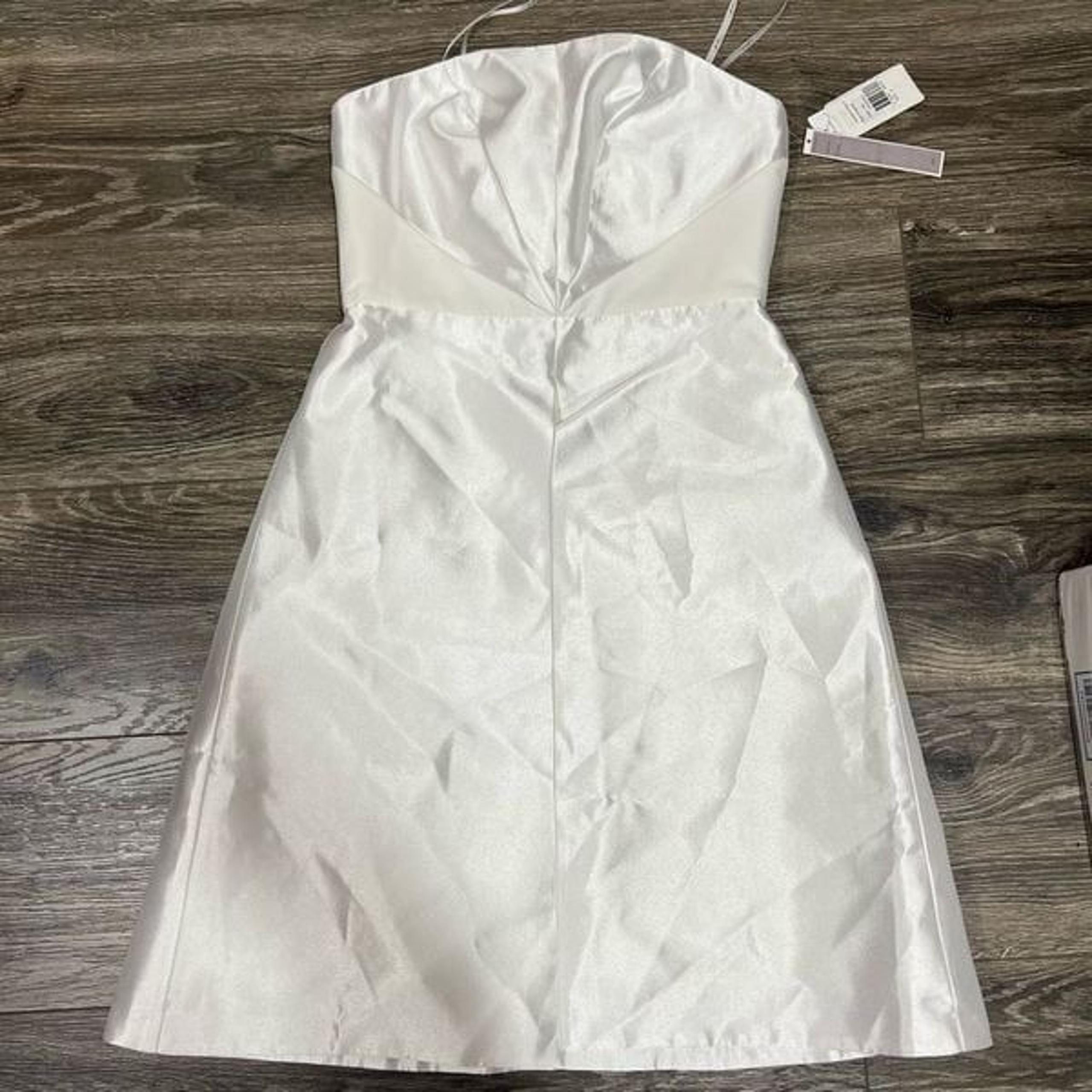 Phoebe White Sz 4 strapless polyester Cocktail Dress