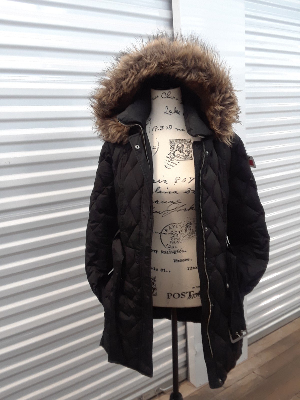 Fabulous preloved puffer coat. MEDIUM With detachable hood
