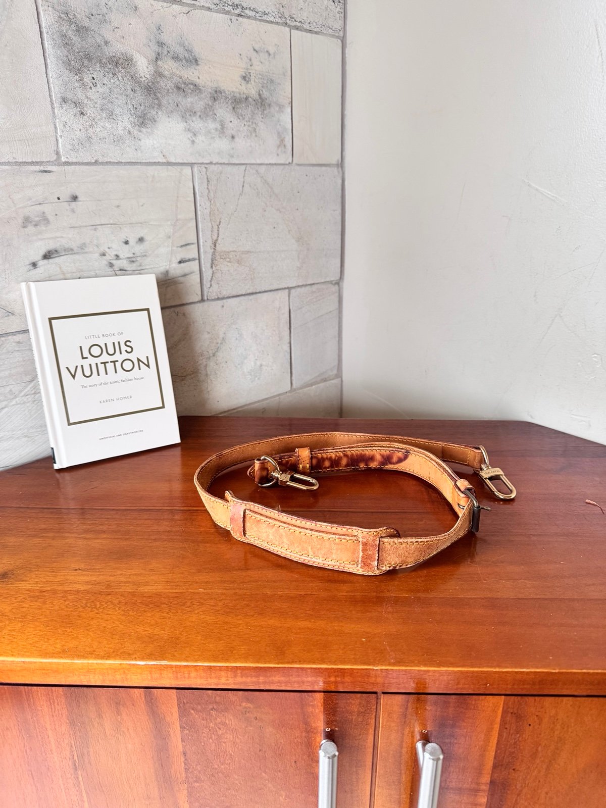 LOUIS VUITTON ADJUSTABLE LEATHER STRAP