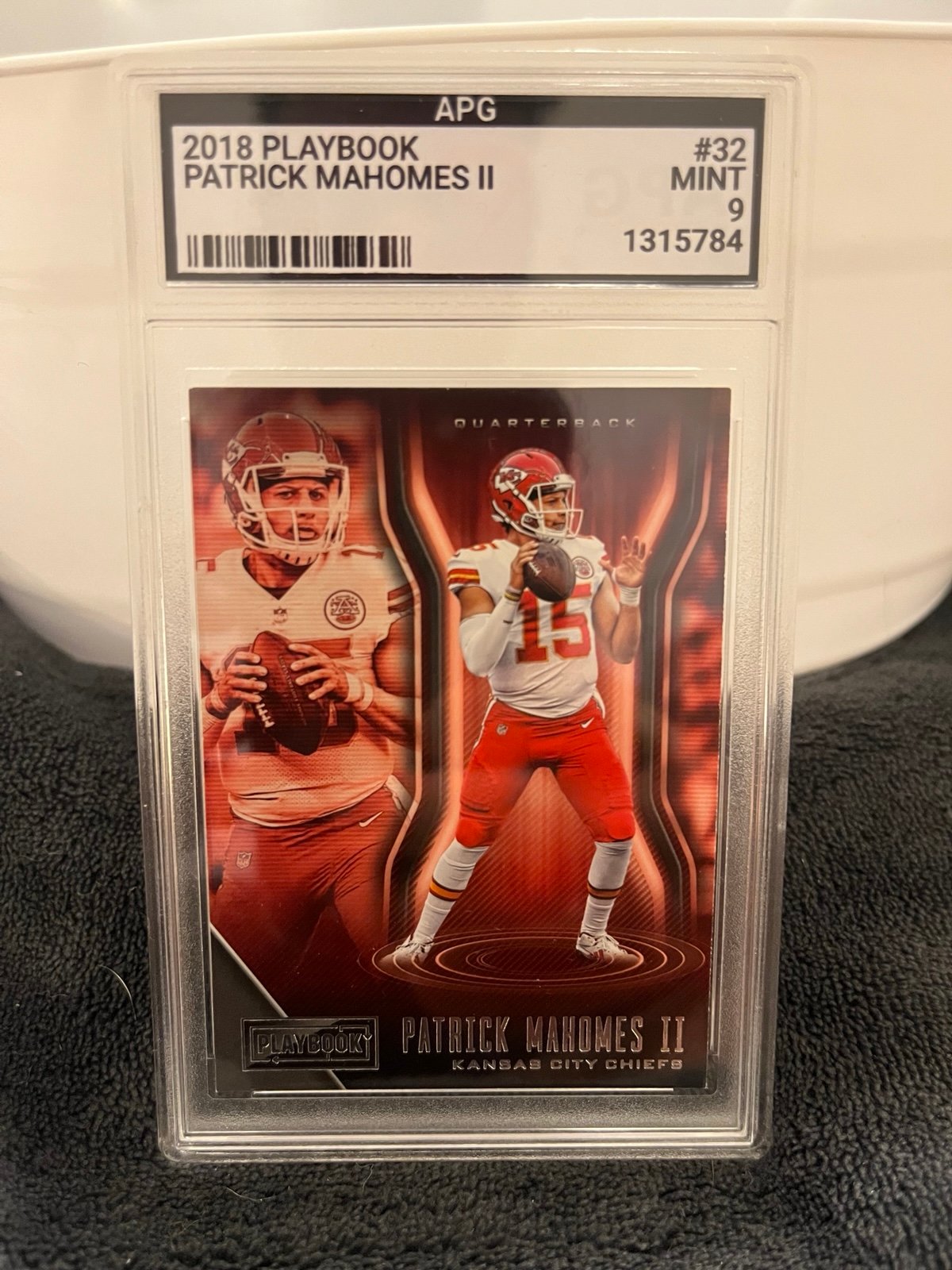 Patrick Mahomes II Chiefs 2018 Panini Playbook #32 graded APG 9