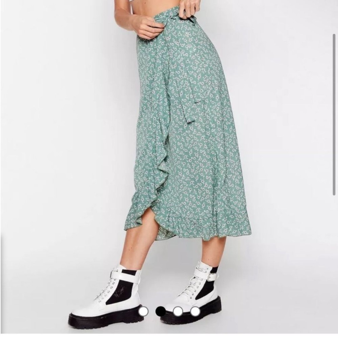 Nasty Gal wrap floral ruffle skirt, size 4