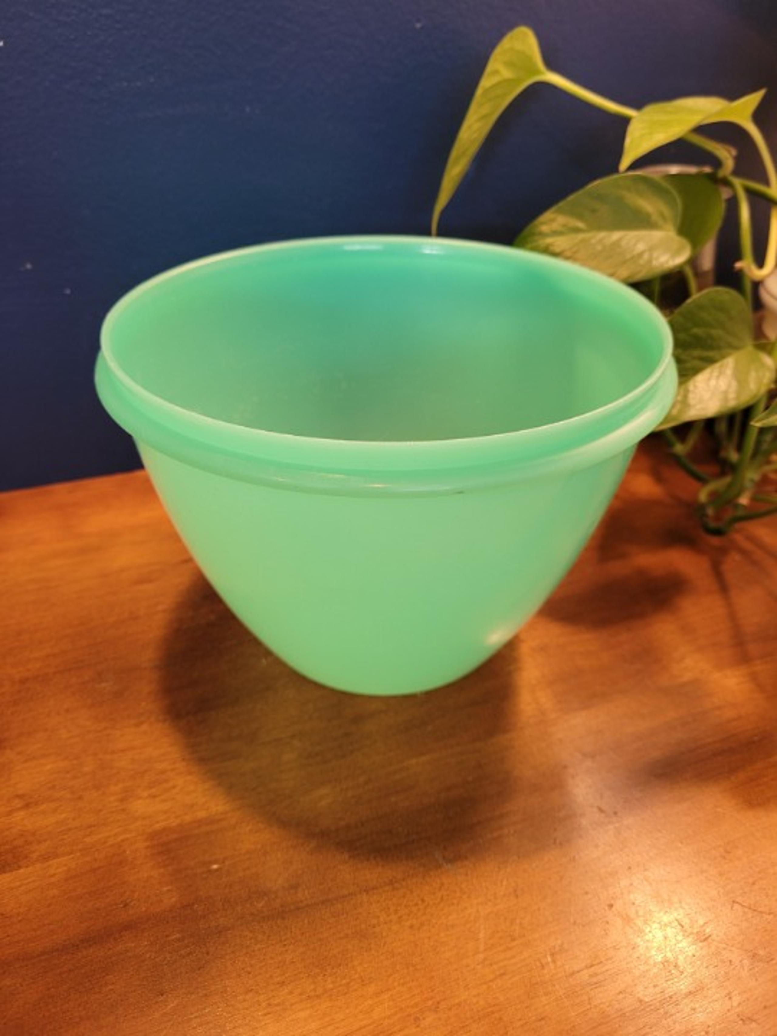 Vintage Tupperware Jade Green Bowl 679-20; No Lid