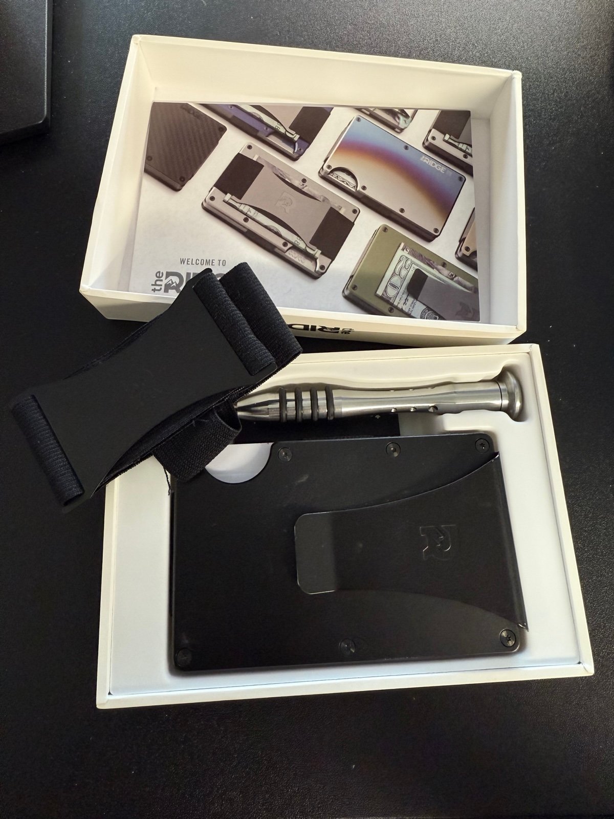 Ridge wallet with cash strap and money clip