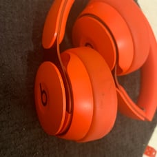 Beats by Dr. Dre Beats Solo Pro Wireless in (PRODUCT)RED