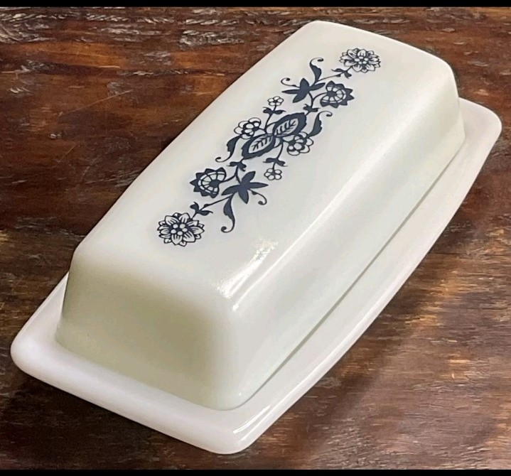 Vintage Pyrex Old Town Blue Onion Glass Butter Dish Like New