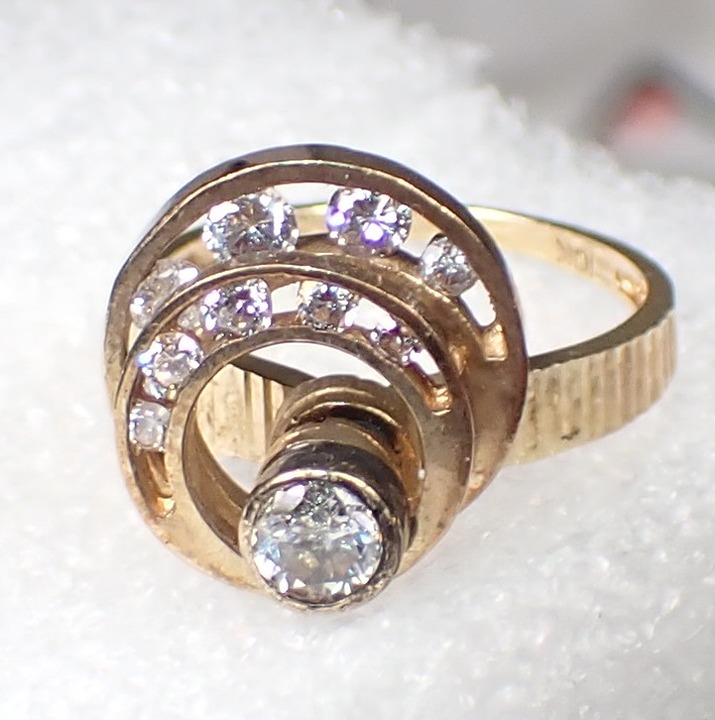 10 KT Solid Gold Diamond Motion Ring -Size 7 3/4 - weight 4.74 gms - # 1216B