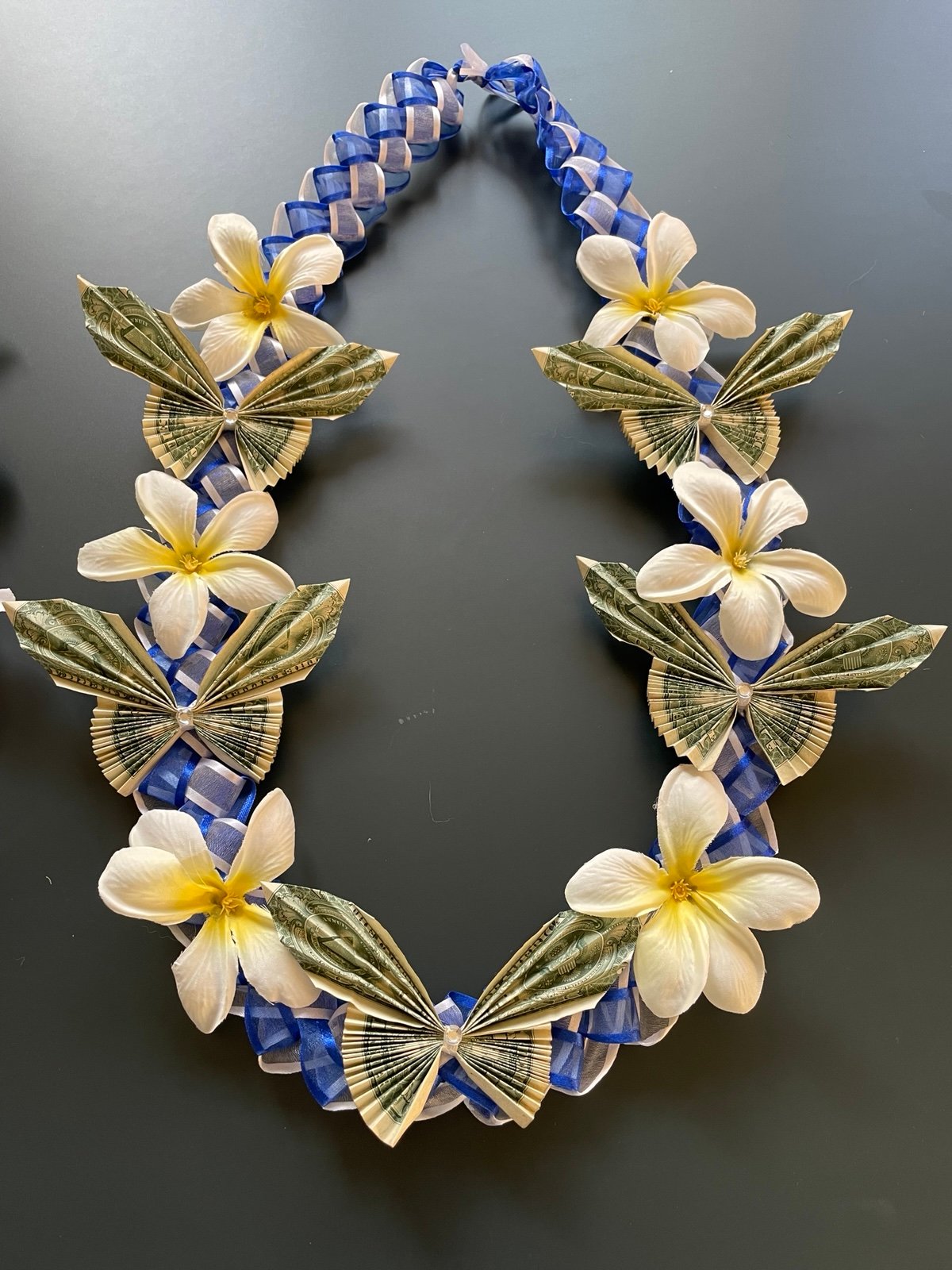 Graduation Money lei