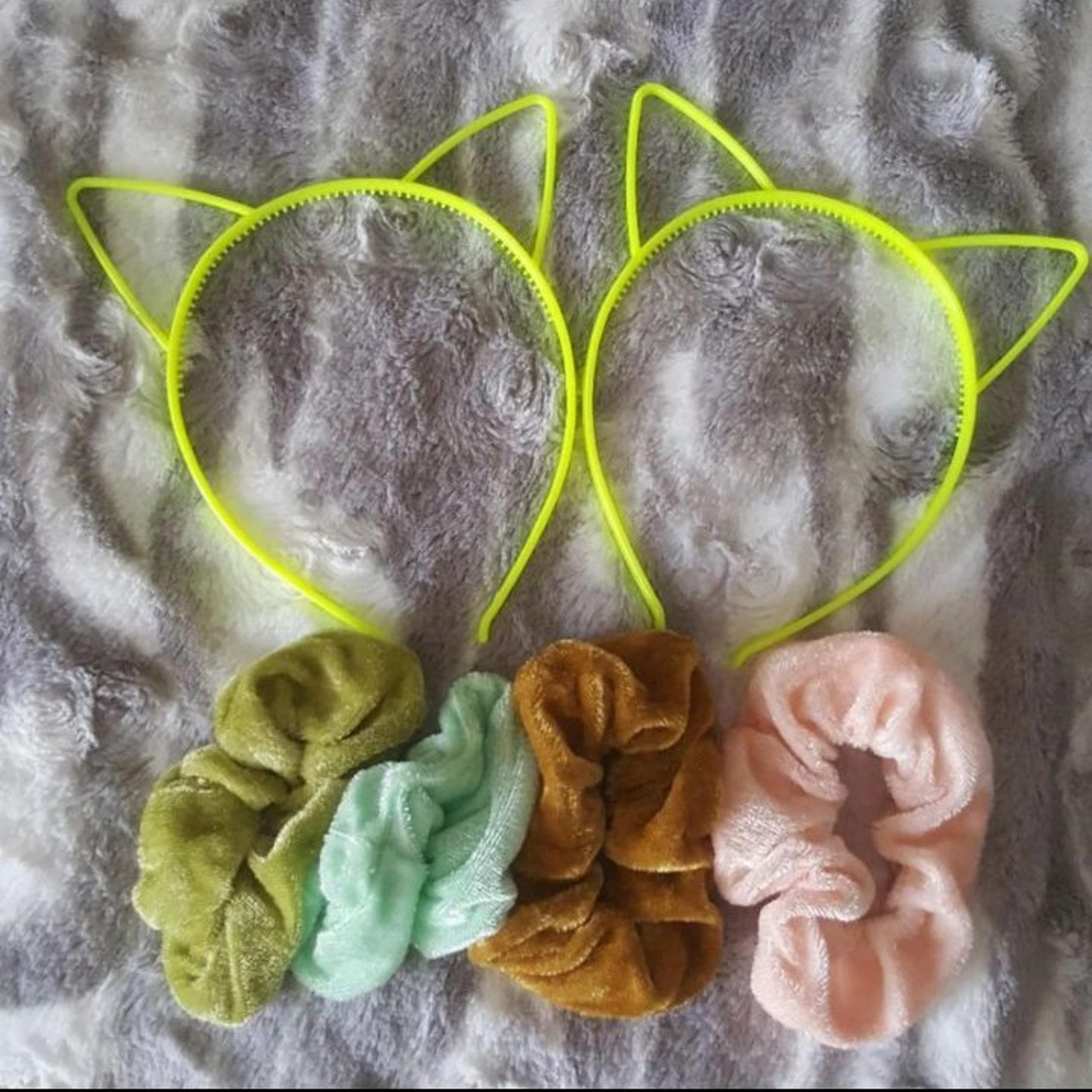 2 Kitty Headbands + 4 Scrunchies