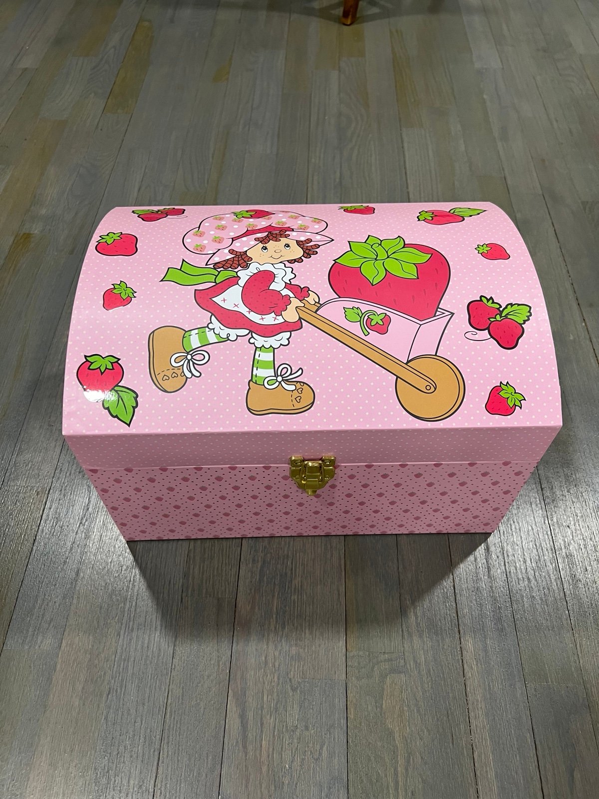 Strawberry shortcake trunk box toy box