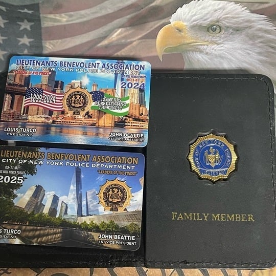 NYPD NYC LBA LIEUTENANTS MINI PIN WALLET SET FAMILY MEMBER FREE 2024/25 COURTESY