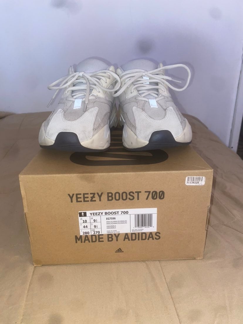 Yeezy Adidas Boost 700