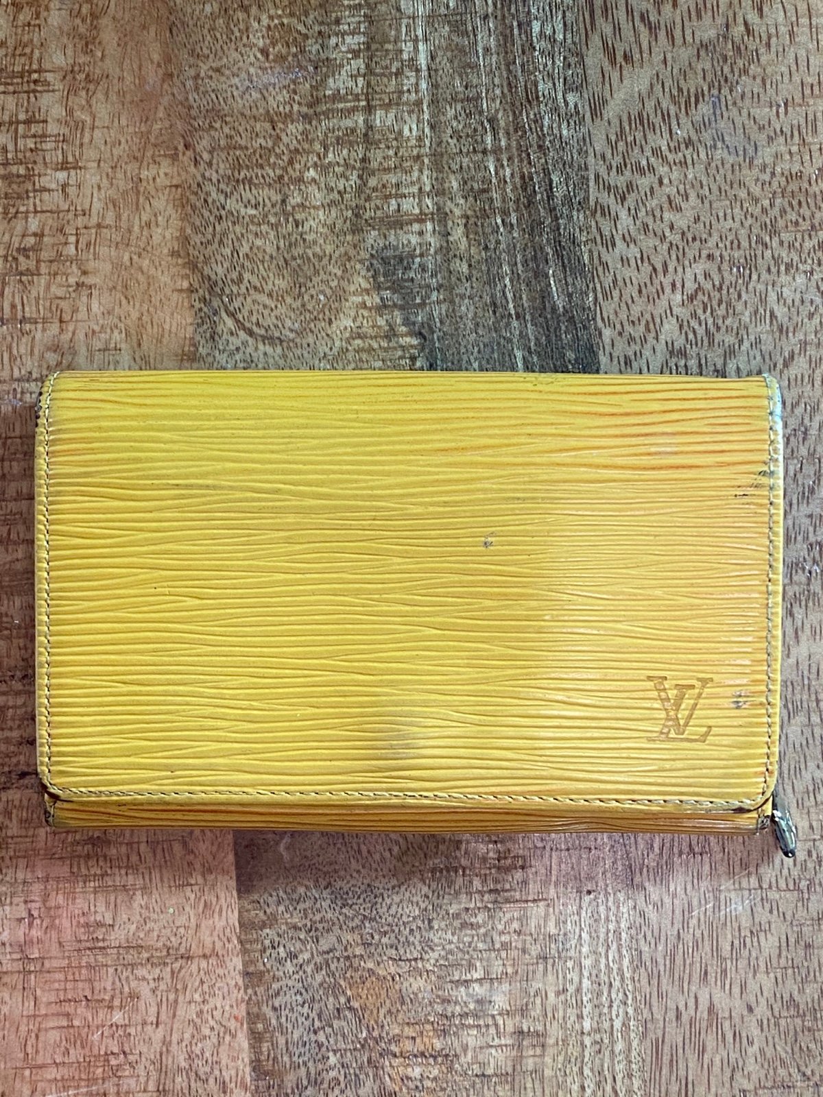 LOUIS VUITTON EPI WALLET VINTAGE
