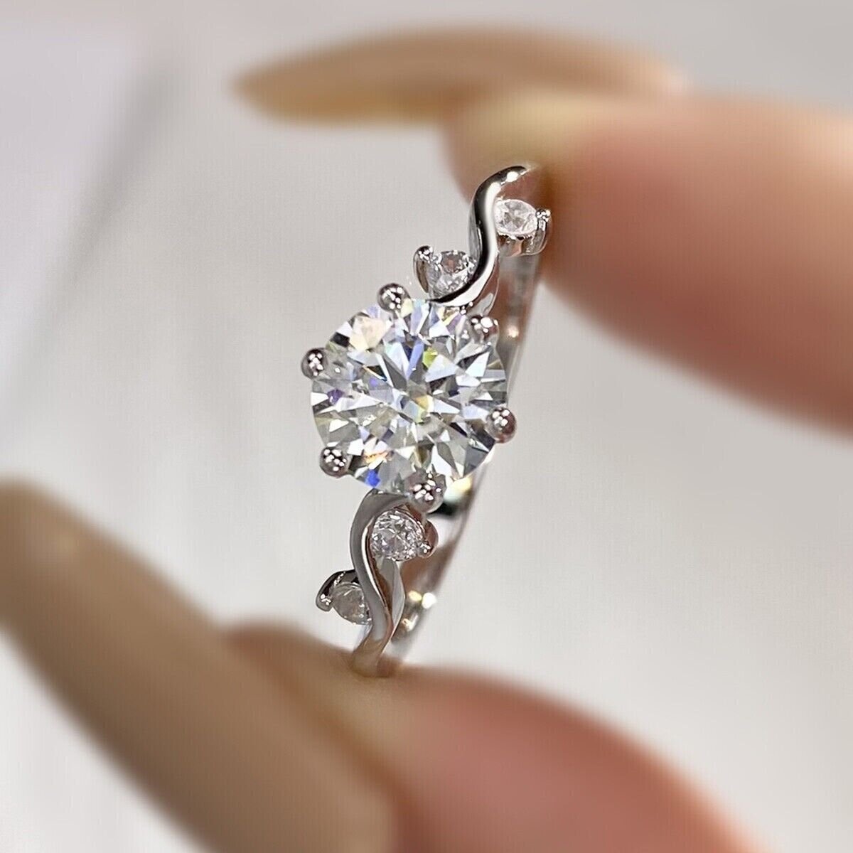 Halo 1ct Round Diamond Moissanite VVS1 Grade ring size 7.5 for women
