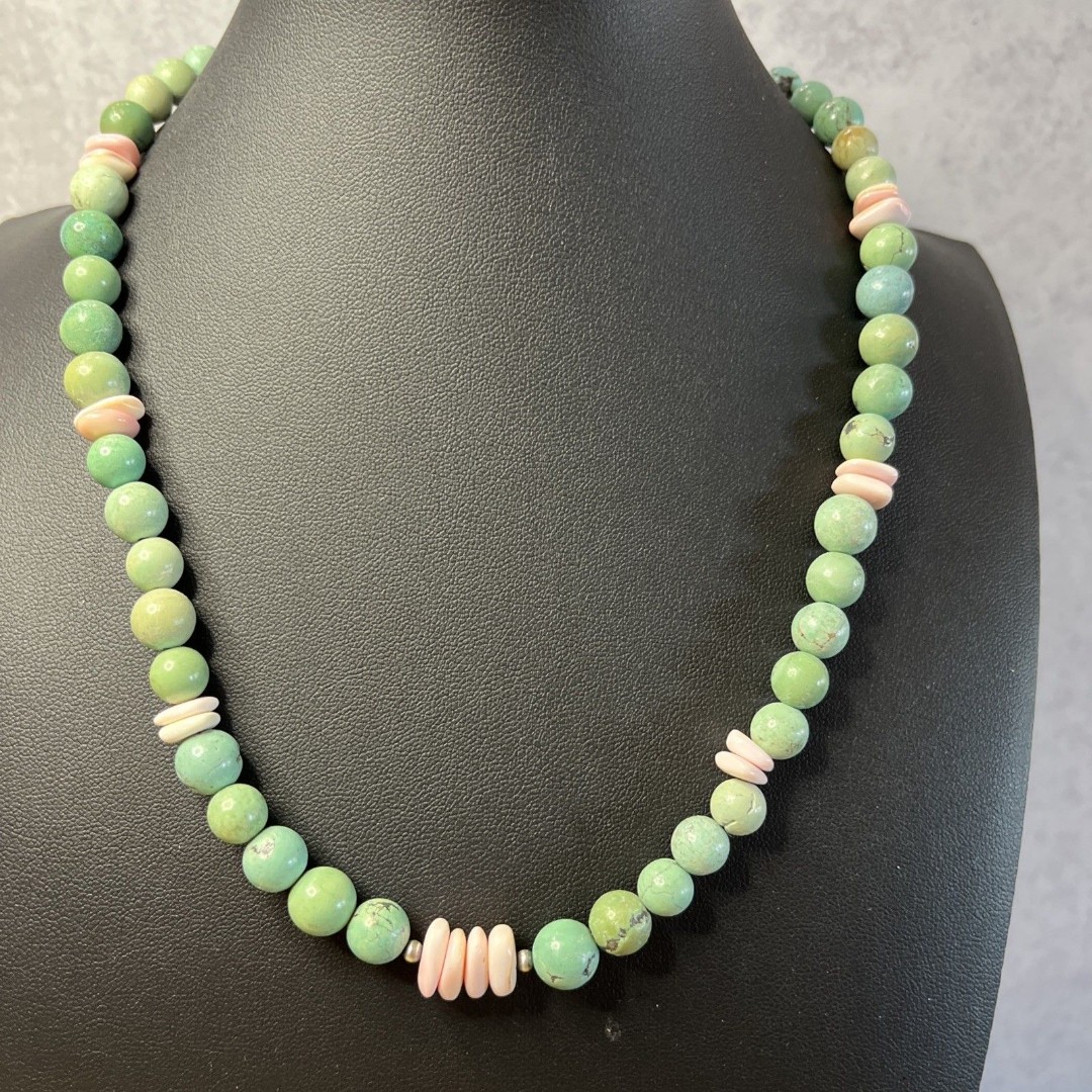 turquoise and pink conch shell Beaded Necklace 18”