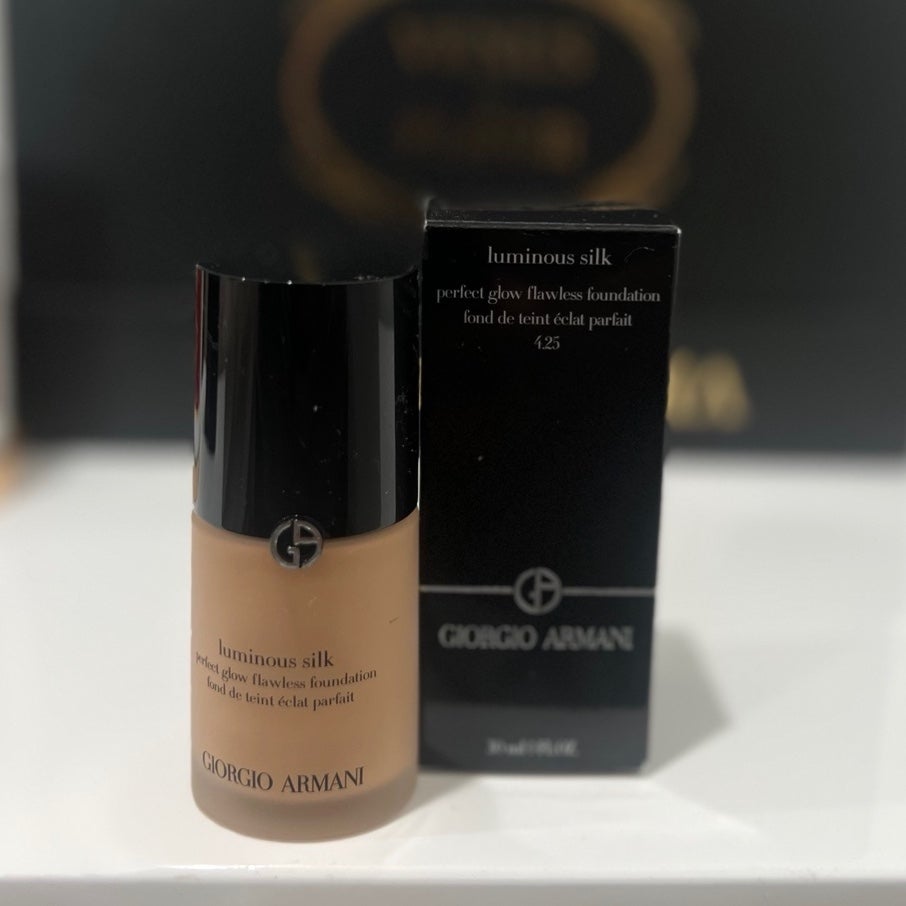 4.25 Armani Beauty Luminous Silk Perfect Glow Flawless Oil-Free Foundation