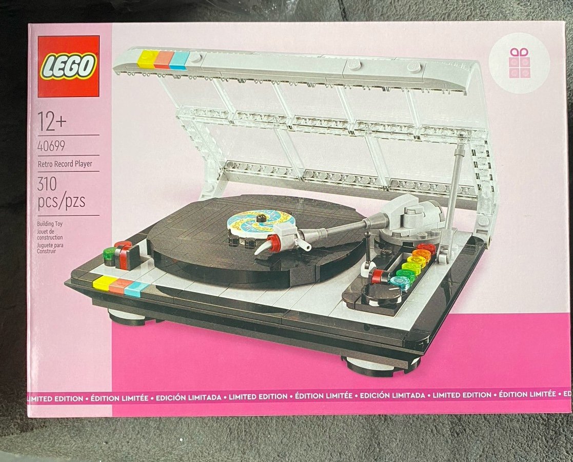LEGO Store Exclusive Retro RecorLEGO Store Exclusive Retro Record Player # 40699