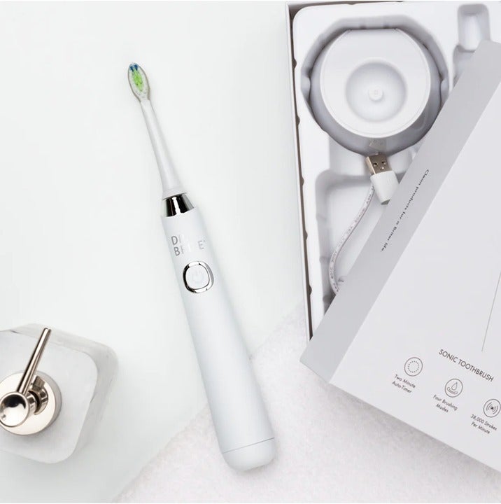 Dr Brite Sonic Electric Toothbrush W/Smart Timer, charger & 5 Replacement Heads
