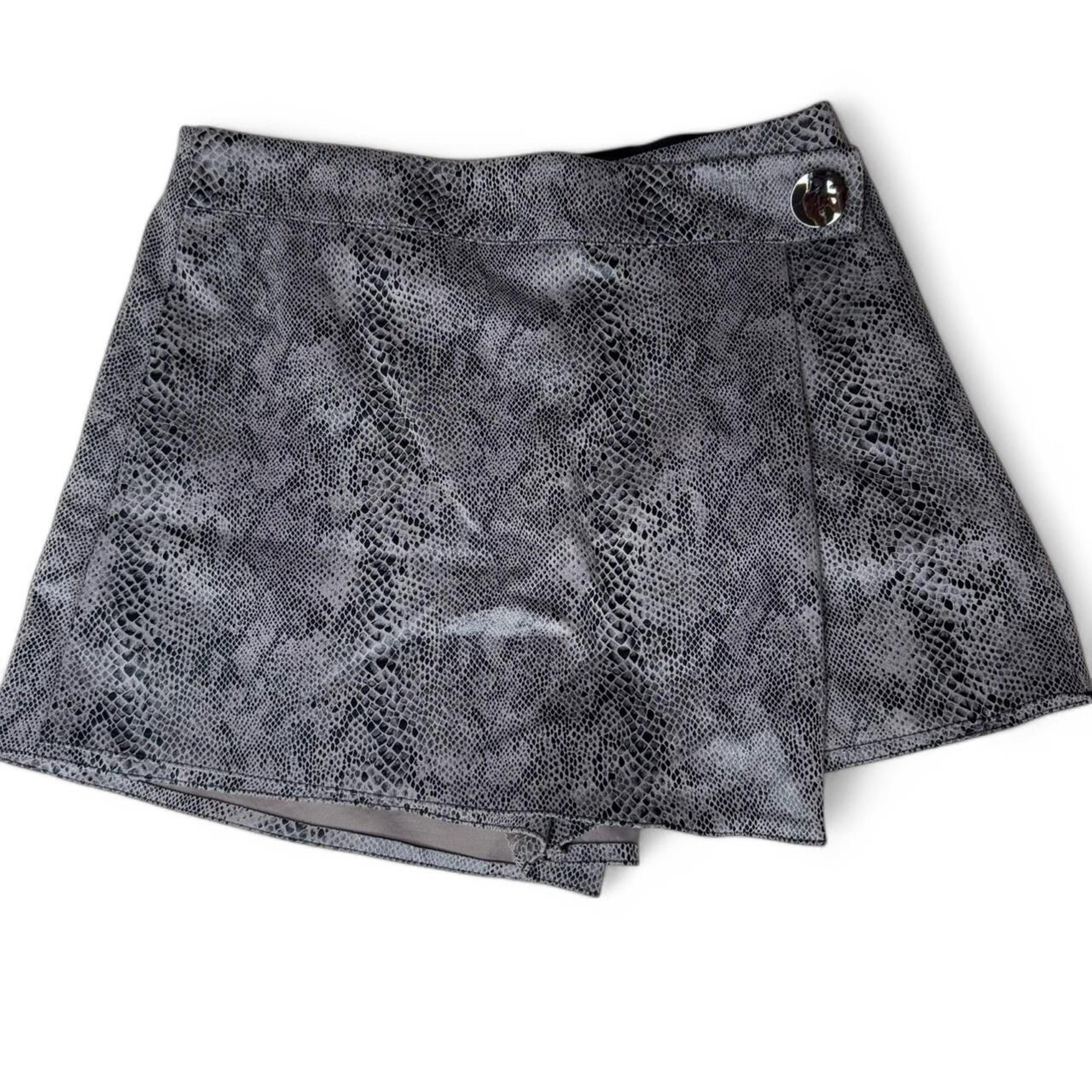 Haute Monde Grey Snakeskin Print Asymmetrical Mini Skort Button Accent Size Larg